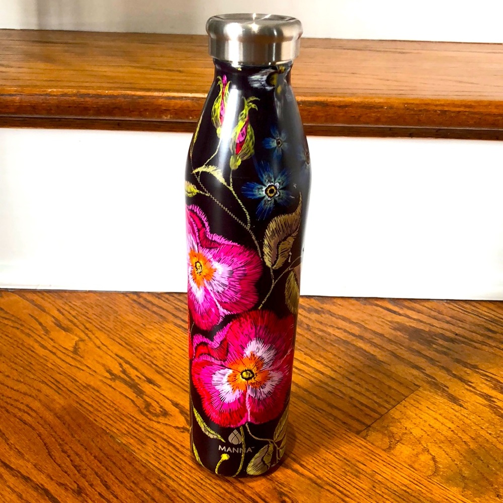 Manna Water Bottle 20 Oz Modern Floral Embroidery Stainless Steel Berry/Black